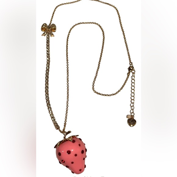 NWT ⚜️💖⚜️ Betsey Johnson Strawberry Rhinestone Bow Necklace - Picture 3 of 11